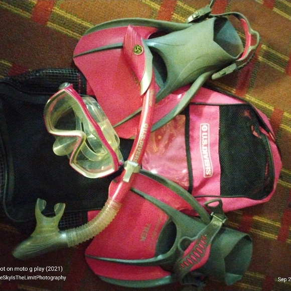 US Divers DivaII Mask Island Dry Snorkel Truck Fins Set, (Pink/Grey), Used But I - Picture 6 of 9